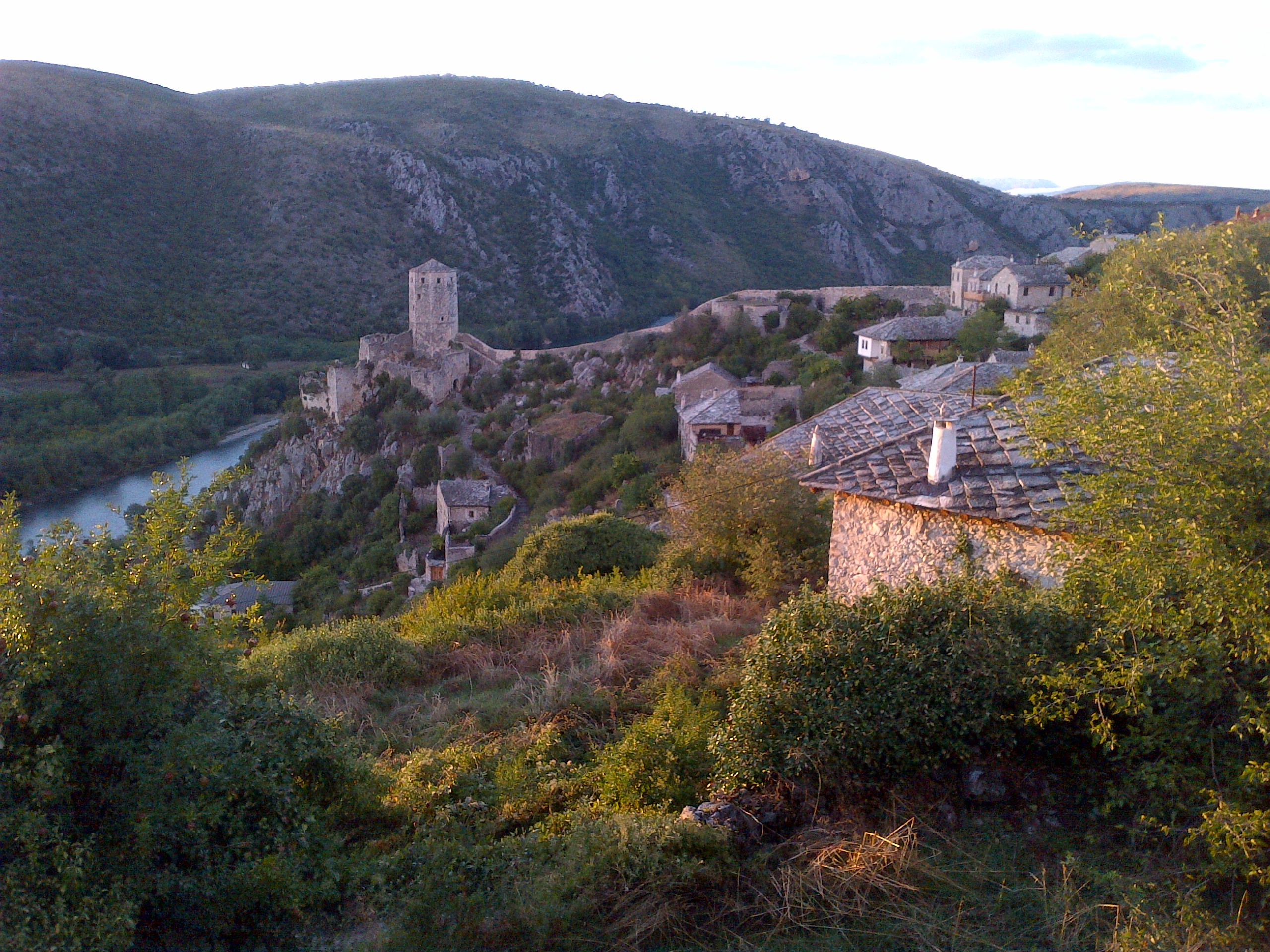 IMG-20130912-01143.jpg Pocitelj a Medieval Town