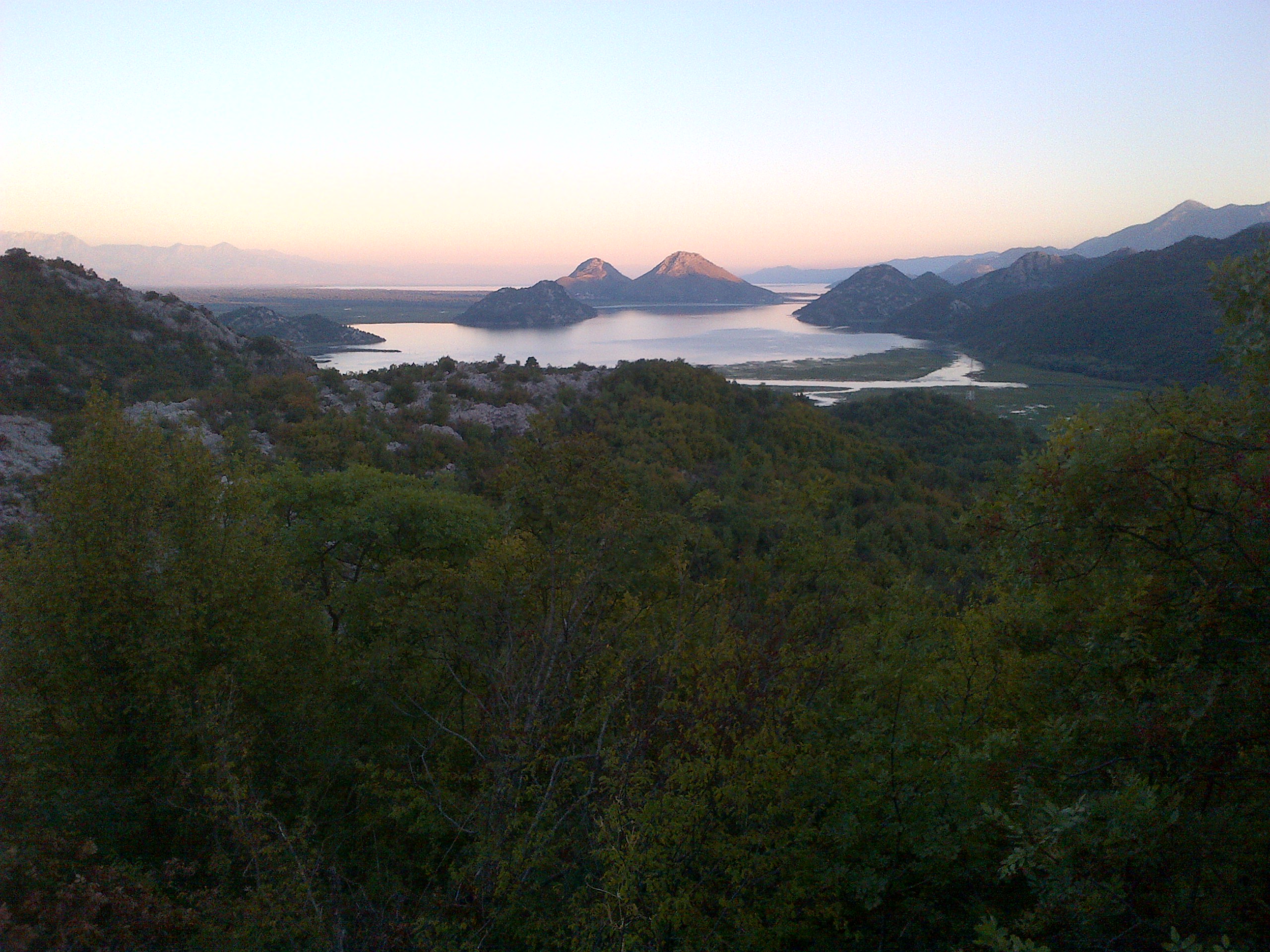 IMG-20130924-01169.jpg Lake that I forget the name of, the lakebed is below sealevel at points