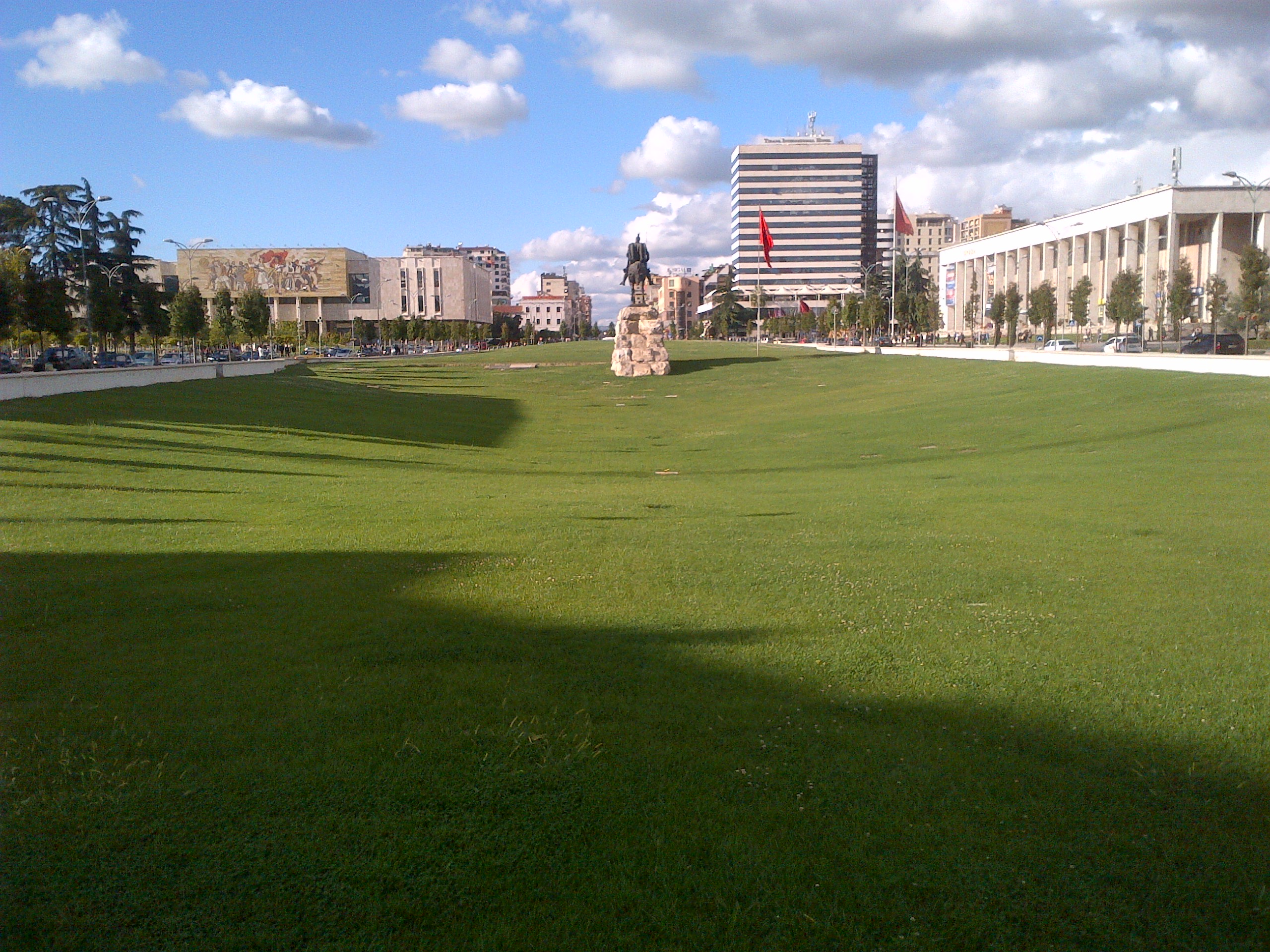 IMG-20131001-01179.jpg Skanderbeg Square in Tirana