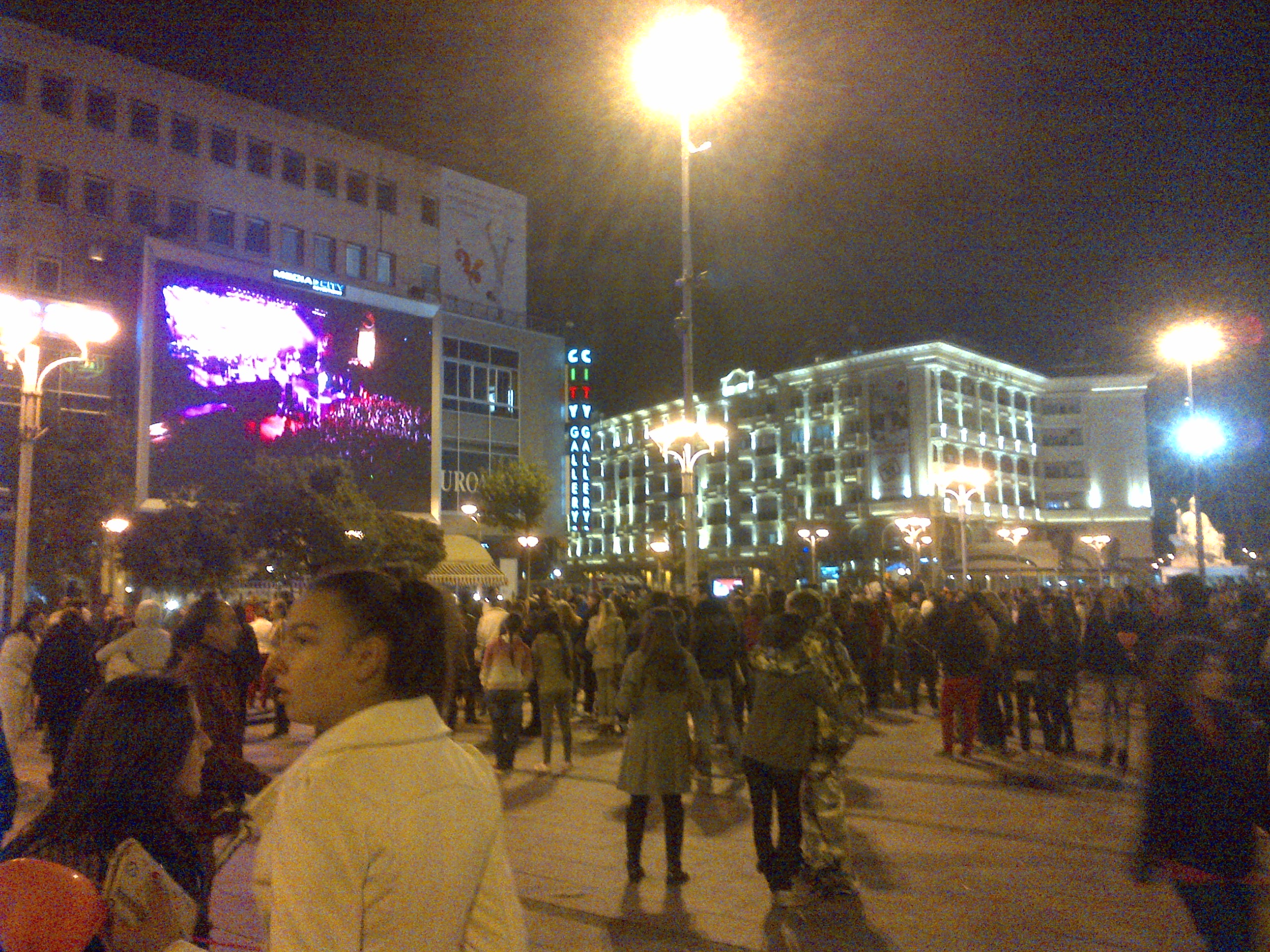 IMG-20131006-01189.jpg Main square Skopje, on the anniversary of a famous Macedonian singer: Torsha(?)