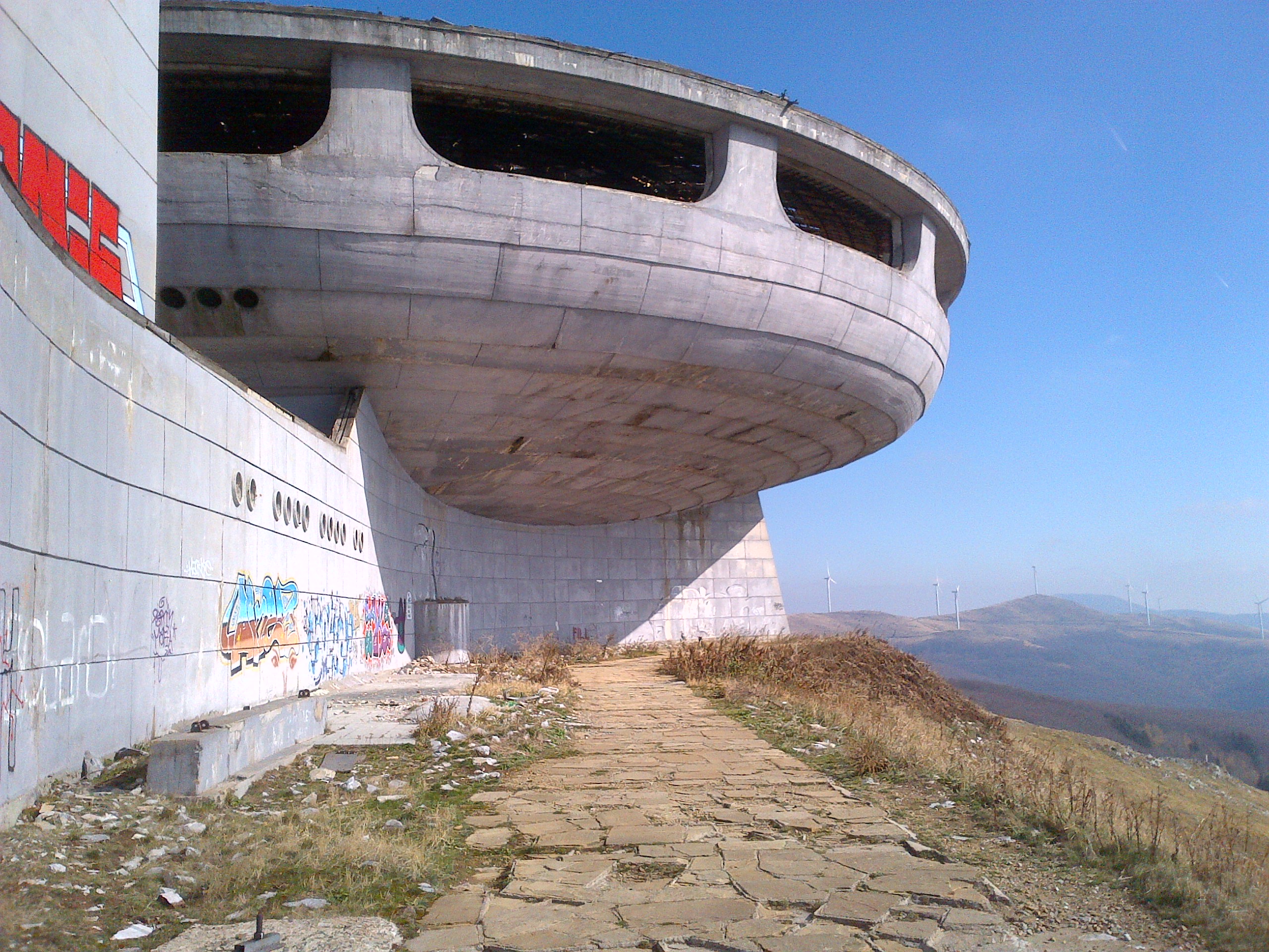 IMG-20131023-01227.jpg UFO Communist Building