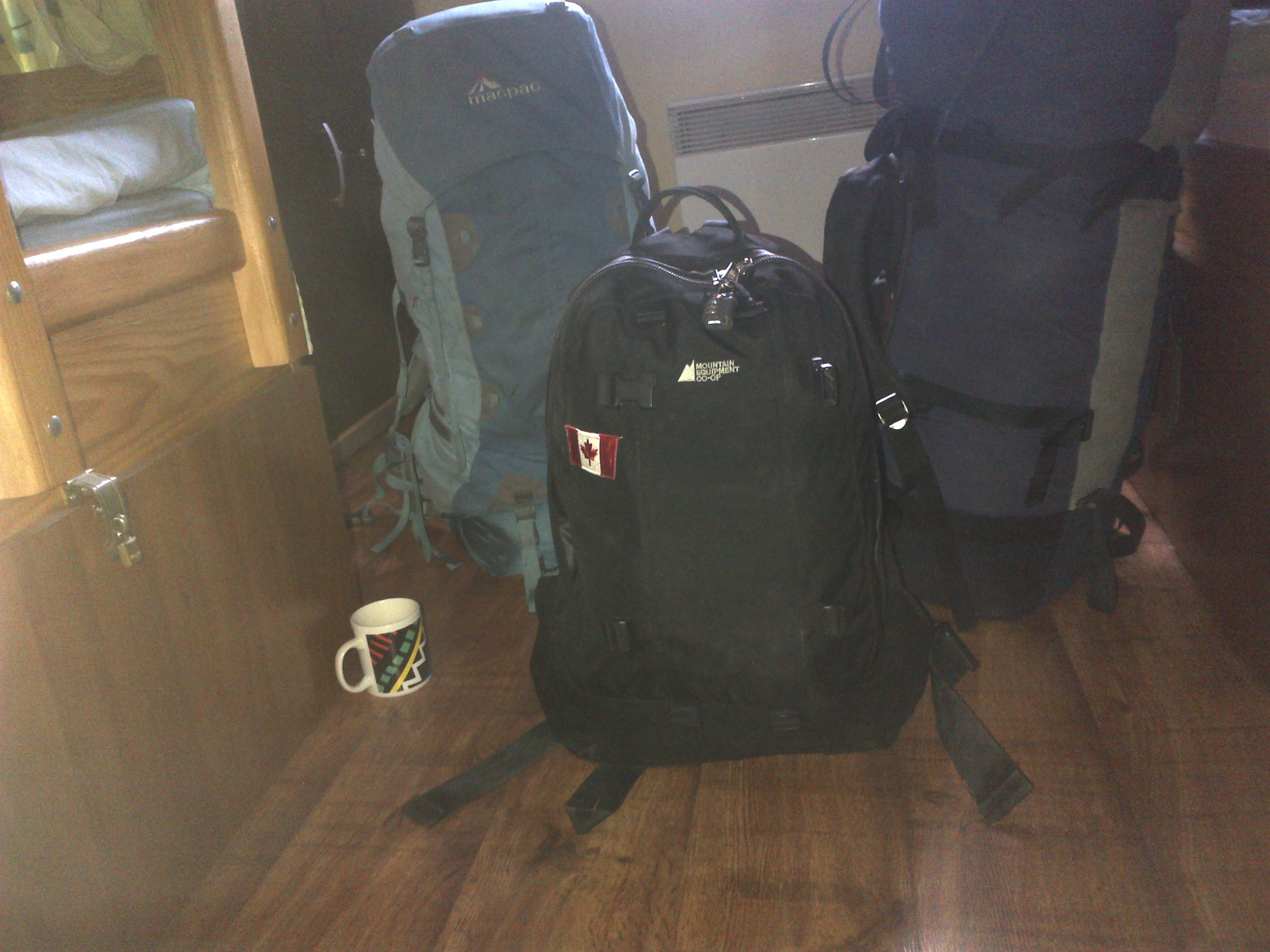 IMG-20131005-01186.jpg So wittle compared to the other two. I'm pretty sure one was a makeup bag and the other clothes